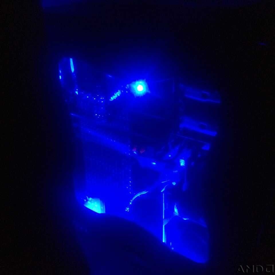 林装好后的机箱.jpg