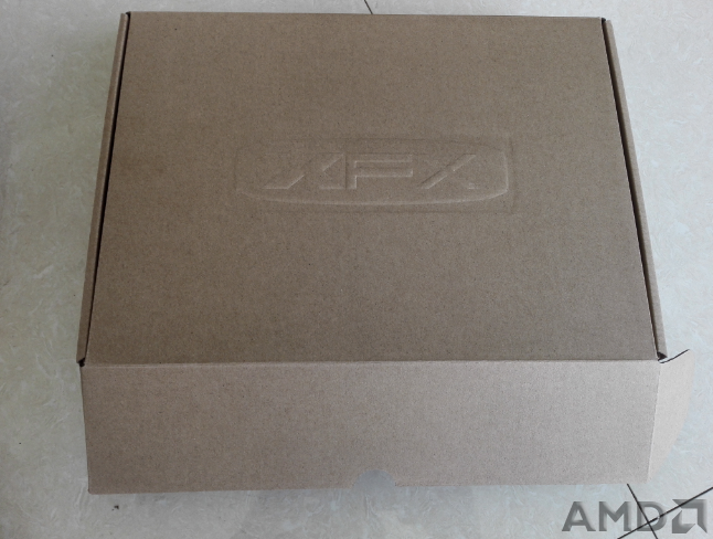两个包装盒让人觉得很是用心，之前对XFX的差印象一扫而光